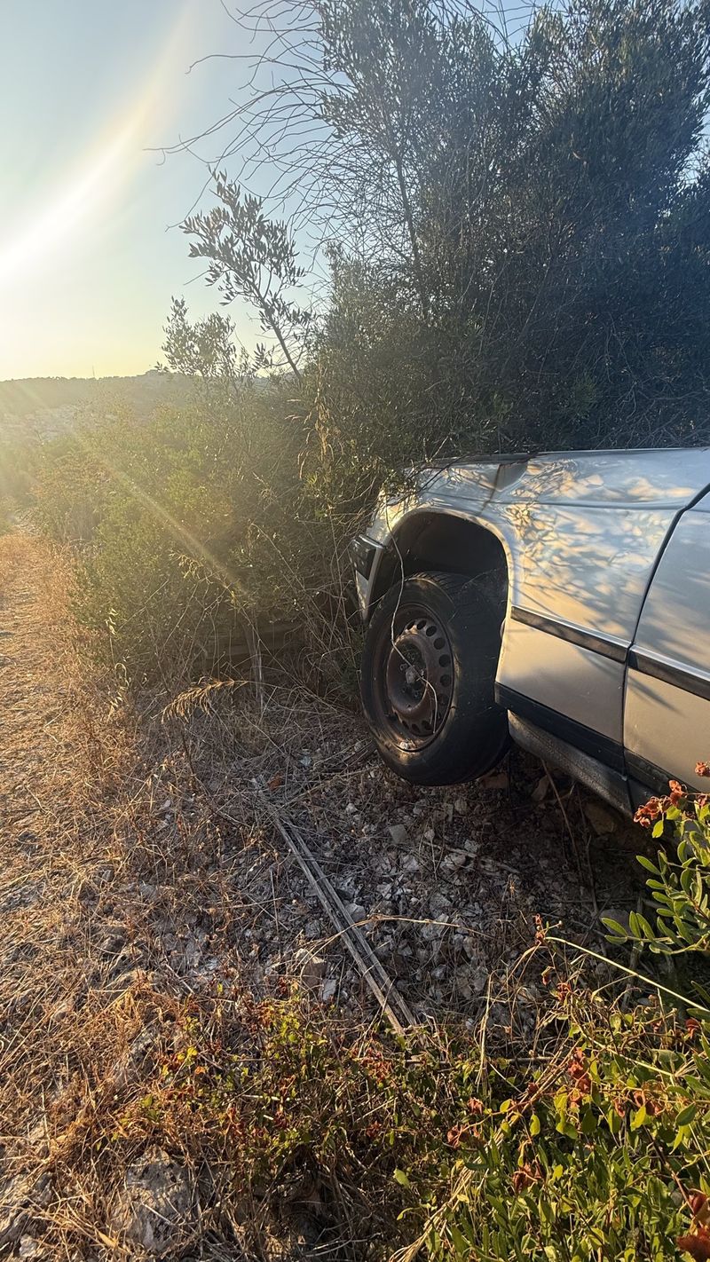 Silver car wreck – Hvar – 3