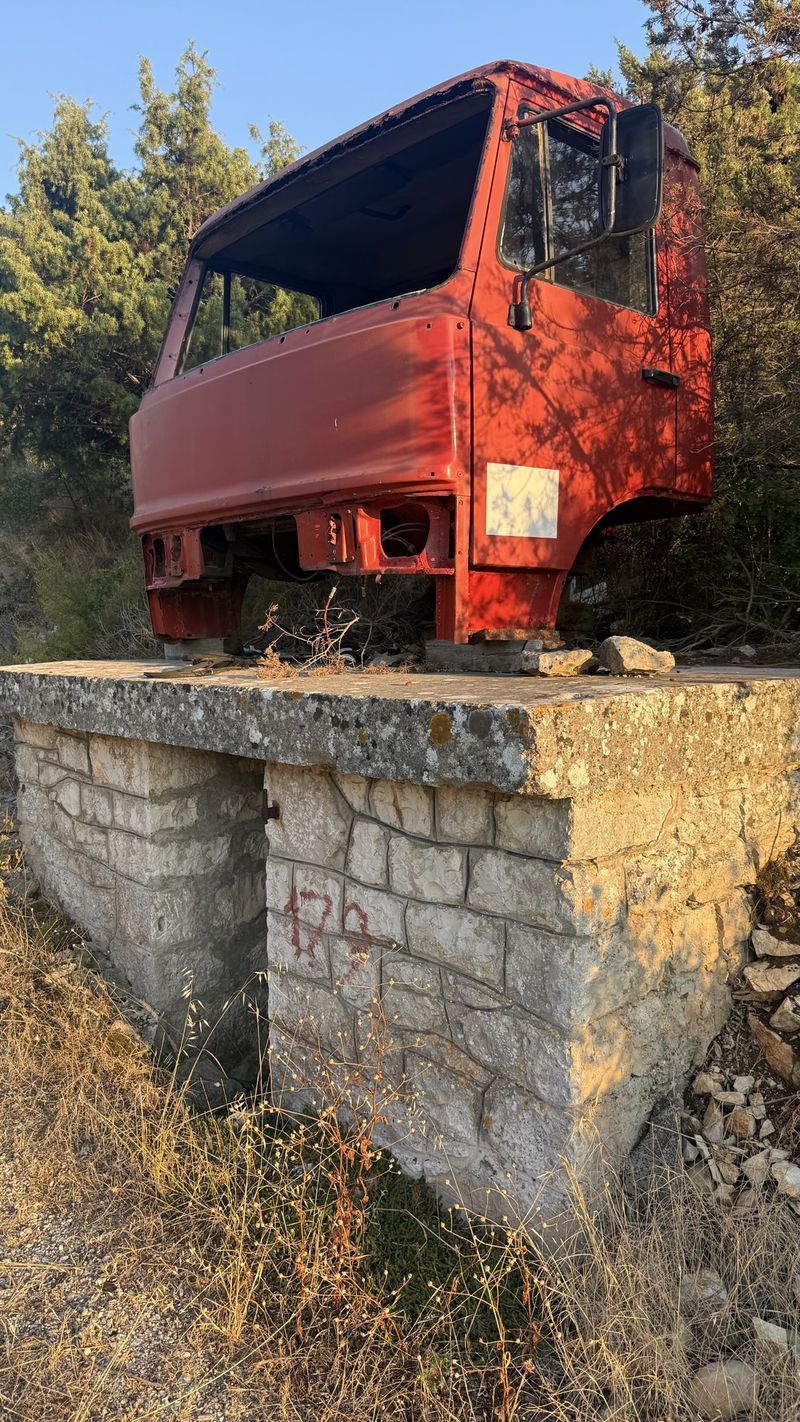 Truck cab on a stone plinth – Hvar