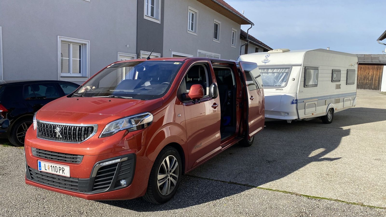 Peugeot Traveller with caravan – Altenberg bei Linz