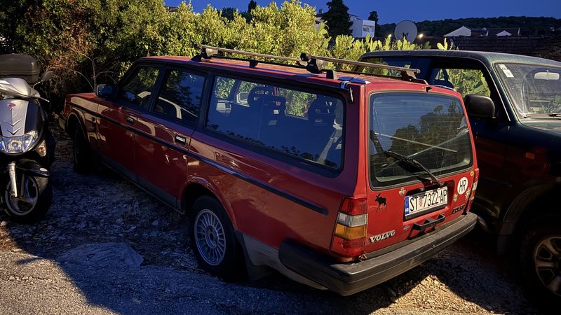 Volvo 240 estate – Hvar