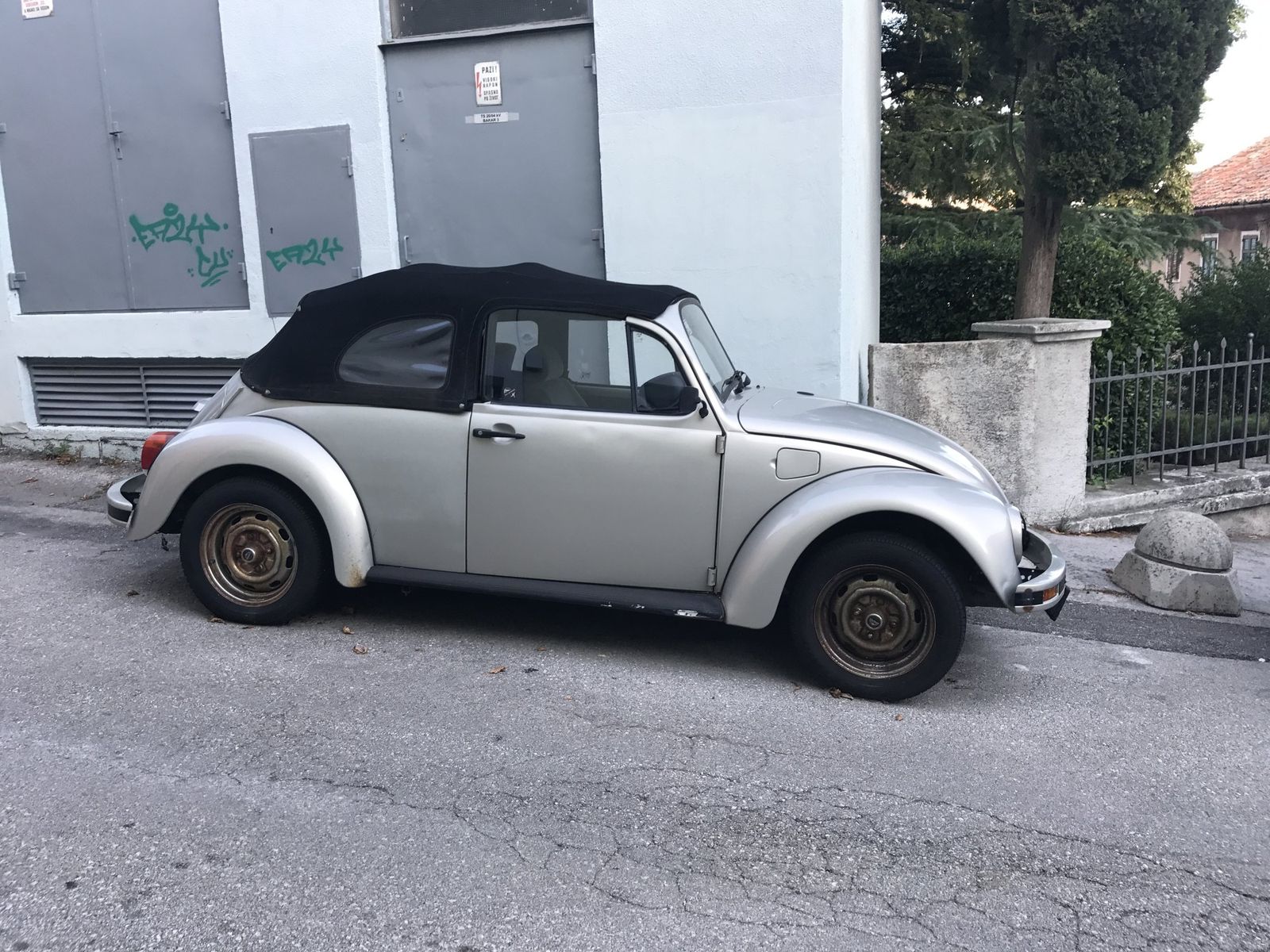 VW Beetle convertible – Bakar